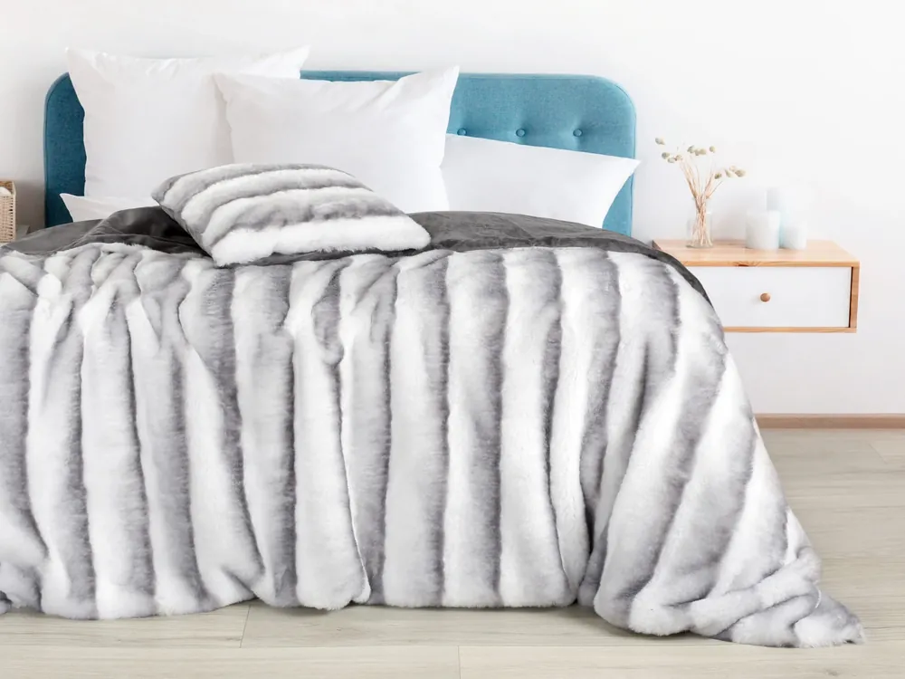 Značkový Mikroplyšová deka, Pruhy Dreamy Linens